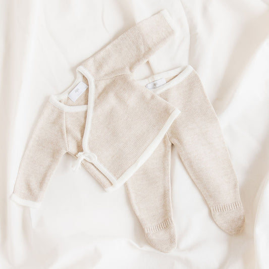 Conjunto tejido Hello World