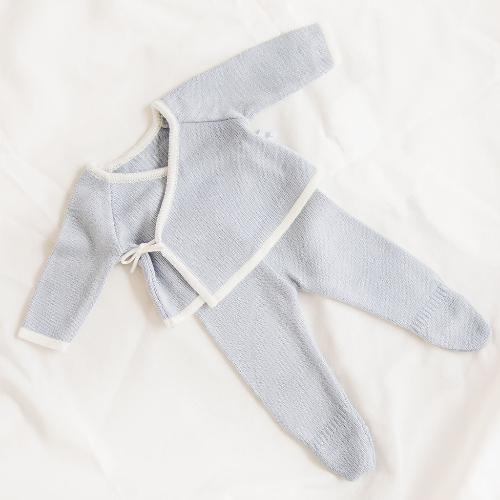 Conjunto tejido Hello World
