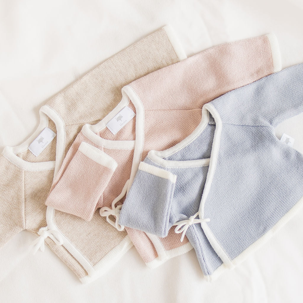 Conjunto tejido Hello World