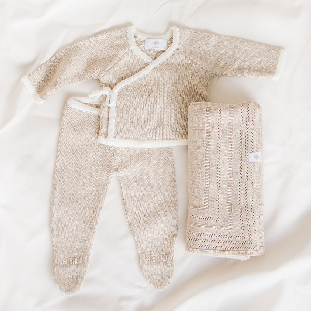 Conjunto tejido Hello World